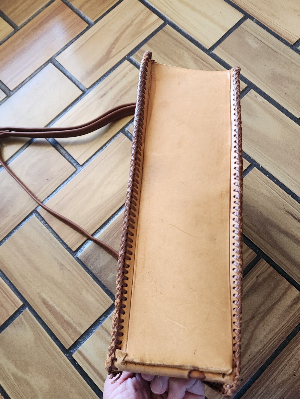 Old Leather Bag - Picture 5 of 10